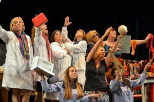 "ACASSUSO" Heroínas de la tiza - Actúan en la obra Liliana Varrone, Myriam Campins, Mónica Rasetto, Valeria Salcedo, Briggi Buffa, Alejandra Ferrazzi, Viviana Avella, Martín Juárez, Beba Córdoba, María Gabriela Chemes y Valentina González. Heroínas de la tiza - Actúan en la obra Liliana Varrone, Myriam Campins, Mónica Rasetto, Valeria Salcedo, Briggi Buffa, Alejandra Ferrazzi, Viviana Avella, Martín Juárez, Beba Córdoba, María Gabriela Chemes y Valentina González.