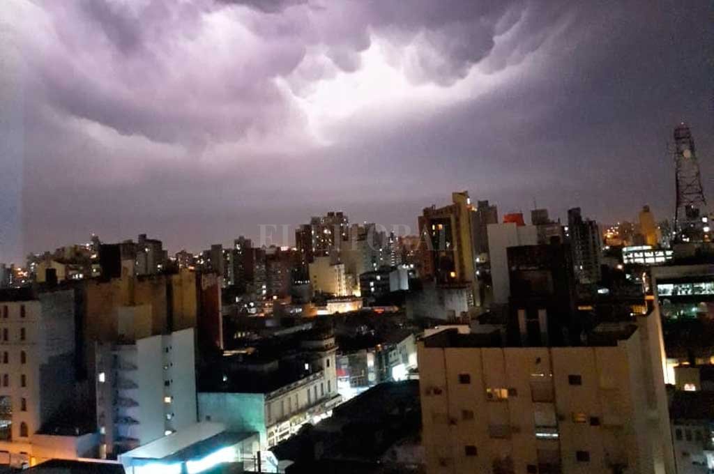 Clima Fuerte tormenta de viento, lluvia y granizo azotó a Santa Fe - Fuerte tormenta de viento, lluvia y granizo azotó a Santa Fe - -