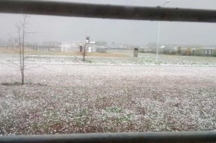 Tormentas en el centro del país Impactantes imágenes del granizo en el sur de Córdoba - Impactantes imágenes del granizo en el sur de Córdoba -