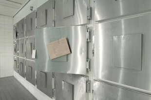 En Polonia Sobredosis de alcohol: sacaron muerto a un hombre de una fiesta, revivió en la morgue y volvió - Le hicieron todas las reanimaciones y no reaccionaba. Tras ser dado por muerto, revivió... Sobredosis de alcohol: sacaron muerto a un hombre de una fiesta, revivió en la morgue y volvió - Le hicieron todas las reanimaciones y no reaccionaba. Tras ser dado por muerto, revivió...