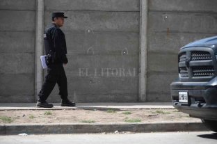 Acribillado Investigan quién ordenó el crimen del empresario rosarino - Algunos testigos aseguran que los agresores estaban encapuchados y que hicieron más de 25 detonaciones. Investigan quién ordenó el crimen del empresario rosarino - Algunos testigos aseguran que los agresores estaban encapuchados y que hicieron más de 25 detonaciones.