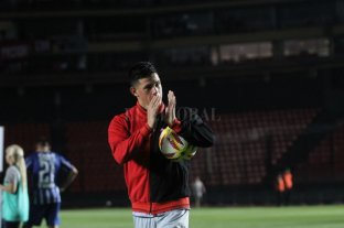 El viaje a la ciudad del calor eterno... A Barranquilla se va el caimán y también un Colón en ganador - Fue el dueño de la pelota... Y también de los goles. Leonardo Heredia recibió, tal cual se estila, el premio de la pelota del partido para llevársela a su casa y guardarla para siempre. Repitió el hat-trick que alguna vez en Colón tuvo a Alan Ruiz (contra River), Fuertes (contra San Lorenzo), Nieto (contra Huracán), Saralegui (ante River) y el Tuca Risso (ante Banfield). Una noche que ni él ni Colón se olvidarán fácilmente. A Barranquilla se va el caimán y también un Colón en ganador - Fue el dueño de la pelota... Y también de los goles. Leonardo Heredia recibió, tal cual se estila, el premio de la pelota del partido para llevársela a su casa y guardarla para siempre. Repitió el hat-trick que alguna vez en Colón tuvo a Alan Ruiz (contra River), Fuertes (contra San Lorenzo), Nieto (contra Huracán), Saralegui (ante River) y el Tuca Risso (ante Banfield). Una noche que ni él ni Colón se olvidarán fácilmente.