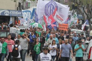 Plan de lucha Gremios se movilizaron también en la ciudad para rechazar "el ajuste" - Gremios se movilizaron también en la ciudad para rechazar "el ajuste" -
