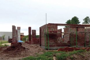 Para familia de bajos recursos Asistencia de profesionales del Estado para la construcción de viviendas - Asistencia de profesionales del Estado para la construcción de viviendas -