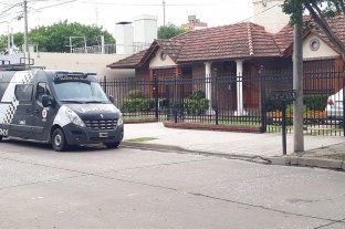 En el sur santafesino La banda de los $ 1000 millones: 14 detenidos por estafas inmobiliarias - Vivienda donde se realizó uno de los operativos. La banda de los $ 1000 millones: 14 detenidos por estafas inmobiliarias - Vivienda donde se realizó uno de los operativos.