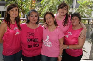 Son mujeres vinculadas directa o indirectamente al cáncer de mama Las Chicas Pink y el mensaje de ¡sí se puede! - DE REMARLA, A REMAR. Estas cinco mujeres forman parte de una agrupación que encontró en el remo una terapia post tratamiento al cáncer de mama pero también un estilo de vida inigualable. Las Chicas Pink y el mensaje de ¡sí se puede! - DE REMARLA, A REMAR. Estas cinco mujeres forman parte de una agrupación que encontró en el remo una terapia post tratamiento al cáncer de mama pero también un estilo de vida inigualable.