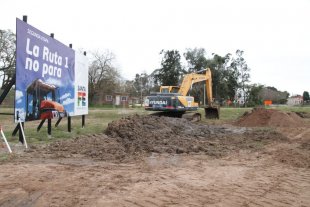 Cómo es el proyecto para "reforestar" este sector de la Costa Autovía ruta 1: deberán plantar 3.150 árboles, según el pliego de Vialidad - A mediados de julio, comenzó la pavimentación de las colectoras. Esta etapa de la obra incluye la forestación. Autovía ruta 1: deberán plantar 3.150 árboles, según el pliego de Vialidad - A mediados de julio, comenzó la pavimentación de las colectoras. Esta etapa de la obra incluye la forestación.