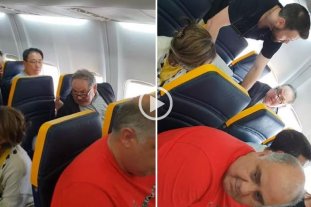 Indignación Lamentable episodio racista en un vuelo: "no quiero sentarme junto a tu fea cara, pu... negra bastarda" - Lamentable episodio racista en un vuelo: "no quiero sentarme junto a tu fea cara, pu... negra bastarda" -