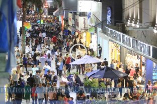 Inauguración Una caravana artística se apropió de la Peatonal para celebrar su remodelación - Una caravana artística se apropió de la Peatonal para celebrar su remodelación -