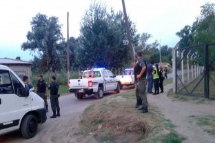 Operativo de Gendarmería Narcos capturados tras espectacular persecución - Los apresados son tres argentinos (entre ellos, una mujer) y el restante de nacionalidad paraguaya. Narcos capturados tras espectacular persecución - Los apresados son tres argentinos (entre ellos, una mujer) y el restante de nacionalidad paraguaya.
