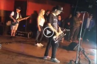 Buen gesto Promesa cumplida: los egresados aprobaron todas las materias y Damas Gratis tocó en su fiesta - Promesa cumplida: los egresados aprobaron todas las materias y Damas Gratis tocó en su fiesta -