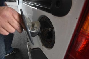 Además estudia una compensación a provincias petroleras Combustibles: el gobierno analiza flexibilizar el congelamiento del precio - Combustibles: el gobierno analiza flexibilizar el congelamiento del precio -