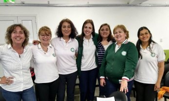 Proyecto "Entre docentes" El museo va a la escuela - Docentes de la Escuela Dante Alighieri que participaron del proyecto, junto a personal del Museo Etnográfico. La iniciativa permitió a los educadores intercambiar ideas, opinar, dialogar, afianzar conceptos y aprender nuevos vocablos o terminología. El museo va a la escuela - Docentes de la Escuela Dante Alighieri que participaron del proyecto, junto a personal del Museo Etnográfico. La iniciativa permitió a los educadores intercambiar ideas, opinar, dialogar, afianzar conceptos y aprender nuevos vocablos o terminología.