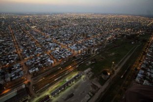 La Nación se desprende de tierras en la ciudad Boom de desarrollos inmobiliarios en espacios ferroviarios en desuso - 24 hectáreas. Si el Master Plan avanza según lo proyectado por el Municipio, el enorme predio de la estación Belgrano concentrará en unos años un nuevo polo de torres de viviendas. La ubicación es privilegiada, a metros de bulevar y de la costanera. Boom de desarrollos inmobiliarios en espacios ferroviarios en desuso - 24 hectáreas. Si el Master Plan avanza según lo proyectado por el Municipio, el enorme predio de la estación Belgrano concentrará en unos años un nuevo polo de torres de viviendas. La ubicación es privilegiada, a metros de bulevar y de la costanera.