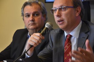 Lo confirmó el ministro de Economía La provincia paga el aguinaldo el 20 y 21 de diciembre - Gonzalo Saglione, ministro de Economía, y Pablo Farías, ministro de Gobierno y Reforma del Estado. La provincia paga el aguinaldo el 20 y 21 de diciembre - Gonzalo Saglione, ministro de Economía, y Pablo Farías, ministro de Gobierno y Reforma del Estado.
