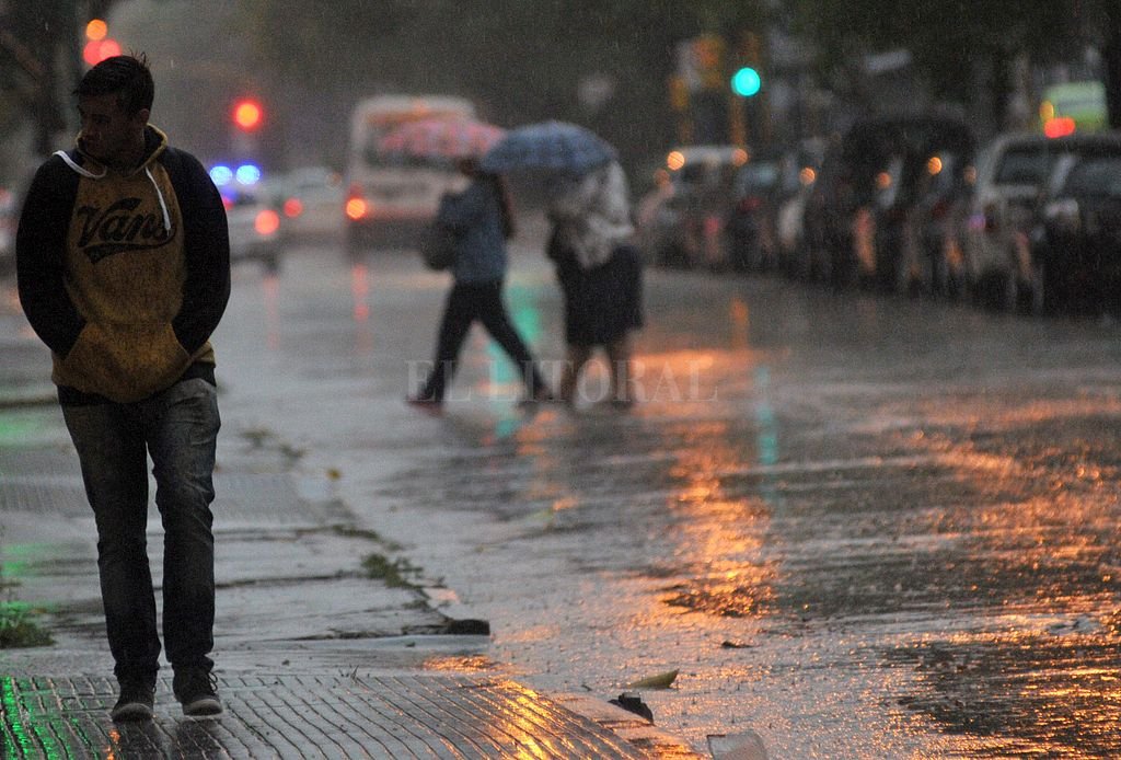 Pronóstico Renovaron el alerta por tormentas fuertes - Renovaron el alerta por tormentas fuertes - -