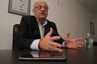 Comenzó la campaña en la ciudad Cantard lanzó su candidatura a intendente por Cambiemos - Breve perfil. Cantard tiene 57 años y es diputado nacional. Fue rector de la UNL, decano de la Facultad de Ciencias Jurídicas y Sociales, y secretario de Políticas Universitarias de la Nación. Cantard lanzó su candidatura a intendente por Cambiemos - Breve perfil. Cantard tiene 57 años y es diputado nacional. Fue rector de la UNL, decano de la Facultad de Ciencias Jurídicas y Sociales, y secretario de Políticas Universitarias de la Nación.