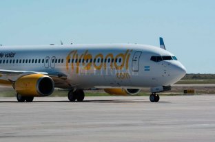 Autorizaron a operar a Flybondi Santa Fe podría sumar cinco vuelos nacionales - El Ministerio de Transporte de la Nación aprobó casi 300 rutas aéreas para la empresa FlyBondi, entre las cuales se incluyen la ciudad de Santa Fe Santa Fe podría sumar cinco vuelos nacionales - El Ministerio de Transporte de la Nación aprobó casi 300 rutas aéreas para la empresa FlyBondi, entre las cuales se incluyen la ciudad de Santa Fe