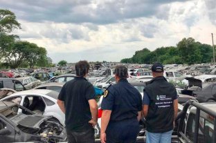 Operación "Cementerio del Desarme" Daniel Rocca: "Vamos a acreditar la compra de cada uno de los vehículos" - Policía Federal Argentina junto con la Fiscalía de Delitos Complejos del MPA llevó a cabo las requisas en Santa Fe, Recreo y Colonia Pujol. Daniel Rocca: "Vamos a acreditar la compra de cada uno de los vehículos" - Policía Federal Argentina junto con la Fiscalía de Delitos Complejos del MPA llevó a cabo las requisas en Santa Fe, Recreo y Colonia Pujol.