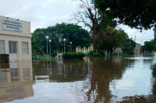 En el suroeste de Santa Fe Cedió una defensa y María Susana quedó bajo agua - Las calles de María Susana con mucha agua Cedió una defensa y María Susana quedó bajo agua - Las calles de María Susana con mucha agua