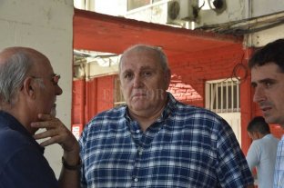 "El semestre fue muy malo en lo económico" Spahn avisa que Unión "no atará a sus jugadores" - Frases de presidente. Luis Spahn, escoltado por el tesorero Jorge Cíceri (hombre de los números) y por el secretario deportivo Martín Zuccarelli (hombre de los pases), en la previa del último partido en el 15 de Abril. A modo de balance del 2018, prendió la luz anaranjada —casi en peligro— por el tema de la relación ingresos/egresos y advirtió que "la Superliga sancionará con penas muy graves a los clubes que no cumplan sus obligaciones". Conclusión: se vienen las ventas. Spahn avisa que Unión "no atará a sus jugadores" - Frases de presidente. Luis Spahn, escoltado por el tesorero Jorge Cíceri (hombre de los números) y por el secretario deportivo Martín Zuccarelli (hombre de los pases), en la previa del último partido en el 15 de Abril. A modo de balance del 2018, prendió la luz anaranjada —casi en peligro— por el tema de la relación ingresos/egresos y advirtió que "la Superliga sancionará con penas muy graves a los clubes que no cumplan sus obligaciones". Conclusión: se vienen las ventas.