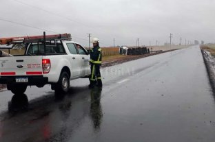 Uno cerca de Ceres y otro en jurisdicción de Vera Volcaron dos camiones en el norte de Santa Fe - Volcaron dos camiones en el norte de Santa Fe -
