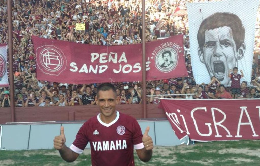 Lanús le hizo la fiesta de bienvenida a su goleador : : El ...