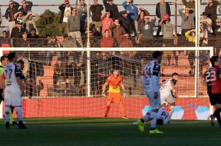 Por un año Prohíben el acceso a los estadios a hinchas de Colón - La primera fecha de la Superliga Argentina 2018/19. Colón visitó a Patronato y público sabalero dijo presente, pese a las restricciones. Prohíben el acceso a los estadios a hinchas de Colón - La primera fecha de la Superliga Argentina 2018/19. Colón visitó a Patronato y público sabalero dijo presente, pese a las restricciones.