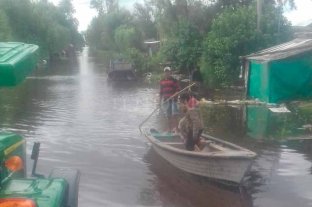 Reconquista El Rey no para de crecer y hay más de un centenar de evacuados - DESBORDADO. "El Rey continúa creciendo y se evacuaron más familias, para que tengamos una idea el agua ya está a la altura de la cintura y sigue viniendo más agua", expuso el mandatario. El Rey no para de crecer y hay más de un centenar de evacuados - DESBORDADO. "El Rey continúa creciendo y se evacuaron más familias, para que tengamos una idea el agua ya está a la altura de la cintura y sigue viniendo más agua", expuso el mandatario.