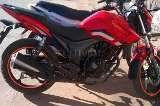 Inseguridad en Santa Fe Ladrones de motos anduvieron "de shopping" en barrio El Pozo - Uno de las víctimas de los robos compartió la imagen del vehículo a través del WhatsApp Ladrones de motos anduvieron "de shopping" en barrio El Pozo - Uno de las víctimas de los robos compartió la imagen del vehículo a través del WhatsApp