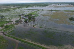 La cuenca del Paraná también se sigue de cerca "Proyectamos que el Salado va a estar alto durante varias semanas" - El diluvio que inundó los campos del noroeste de Santa Fe, lentamente escurre hacia el sur a través de los Bajos Submeridionales y la cuenca del Salado. "Proyectamos que el Salado va a estar alto durante varias semanas" - El diluvio que inundó los campos del noroeste de Santa Fe, lentamente escurre hacia el sur a través de los Bajos Submeridionales y la cuenca del Salado.