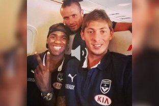 Buscan su avión en el Canal de la Mancha Audio: Durante el vuelo Sala mandó un mensaje diciendo que sentía "miedo" - Diego Rolan y Emiliano Sala cuando jugaban para el Bordeaux. Audio: Durante el vuelo Sala mandó un mensaje diciendo que sentía "miedo" - Diego Rolan y Emiliano Sala cuando jugaban para el Bordeaux.