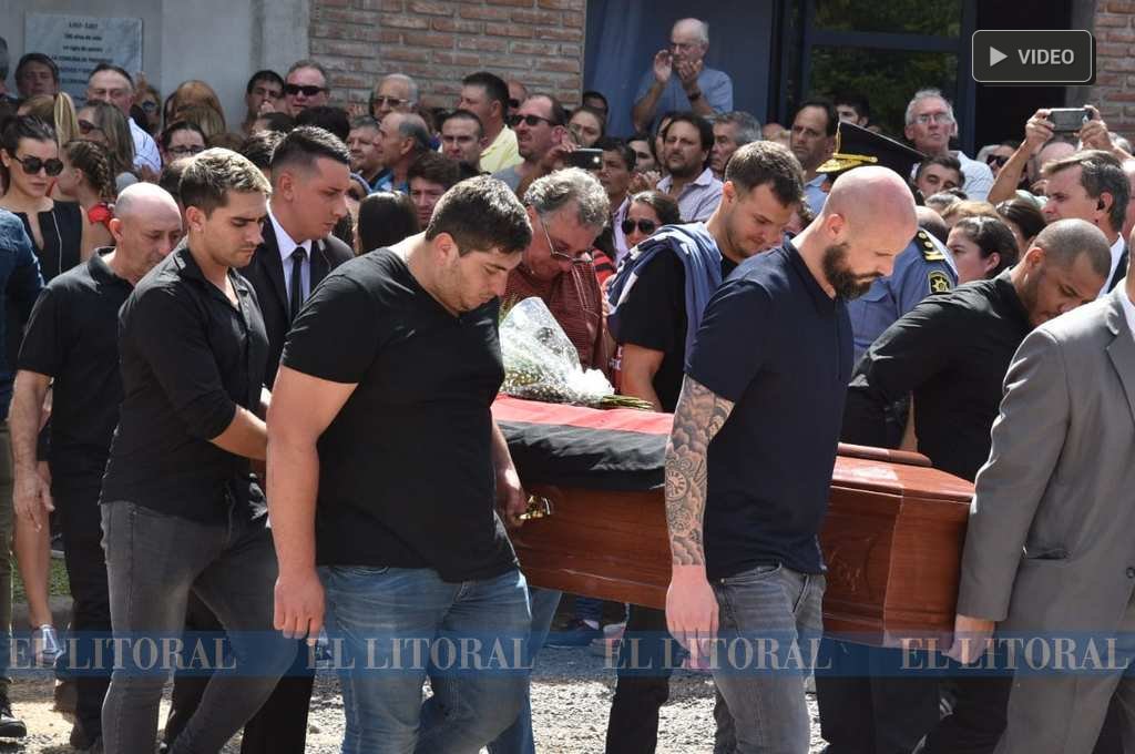 Emotiva despedida al futbolista Último adiós a Emiliano Sala en Progreso - Último adiós a Emiliano Sala en Progreso - -