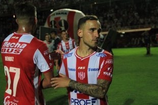 Es el goleador de Unión en esta Superliga... Fragapane: un contrato que se quiere y no se puede renovar - Franco Fragapane se saluda con el uruguayo Javier Méndez luego de la victoria del viernes ante Atlético Tucumán, donde fue figura. Fragapane: un contrato que se quiere y no se puede renovar - Franco Fragapane se saluda con el uruguayo Javier Méndez luego de la victoria del viernes ante Atlético Tucumán, donde fue figura.