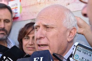 Para este martes, a las 11.30 El gobierno convocó nuevamente a docentes y estatales a paritarias - "Creo que no se está comprendiendo la realidad del país ni la de los trabajadores del sector privado. Tampoco se comprende la problemática de la inflación, que no solamente afecta al salario de los empleados, sino a los recursos del Estado", dijo Lifschitz. El gobierno convocó nuevamente a docentes y estatales a paritarias - "Creo que no se está comprendiendo la realidad del país ni la de los trabajadores del sector privado. Tampoco se comprende la problemática de la inflación, que no solamente afecta al salario de los empleados, sino a los recursos del Estado", dijo Lifschitz.