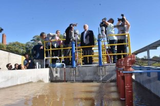 Una obra provincial Se inauguró el acueducto de la Costa - Planta. El tradicional corte de cinta y la nueva planta potabilizadora en acción. Se inauguró el acueducto de la Costa - Planta. El tradicional corte de cinta y la nueva planta potabilizadora en acción.