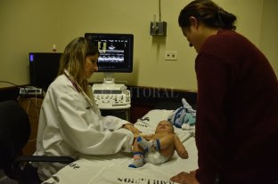 Cardiopatías congénitas "No se suspenden las cirugías cardiovasculares en el Alassia" - Requisito clave. El programa nacional de Cardiopatías Congénitas requiere que un centro realice 50 cirugías por año para ser considerado centro tratante de baja complejidad. "No se suspenden las cirugías cardiovasculares en el Alassia" - Requisito clave. El programa nacional de Cardiopatías Congénitas requiere que un centro realice 50 cirugías por año para ser considerado centro tratante de baja complejidad.