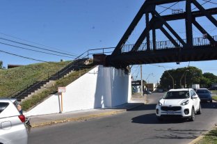 Pasó la brocha... Taparon los murales bajo el Puente Negro - Taparon los murales bajo el Puente Negro -