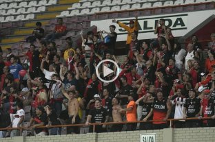 Se hicieron sentir en el mítico estadio Nacional… El hincha de Colón pasó de la exigencia al desborde - El hincha de Colón pasó de la exigencia al desborde -