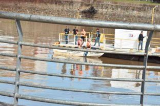 En la madrugada de este sábado Investigan la muerte de un hombre en el puerto de Santa Fe - La policía trababaja en la zona del hecho Investigan la muerte de un hombre en el puerto de Santa Fe - La policía trababaja en la zona del hecho