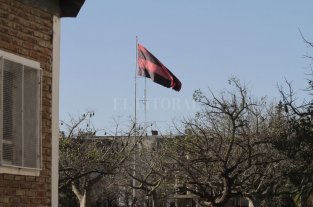 En Barranquitas El robo de una bandera de Colón terminó en un crimen - El robo de una bandera de Colón terminó en un crimen -