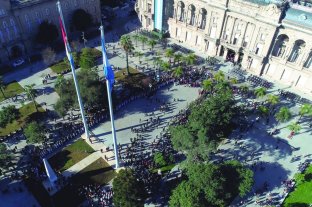 La inversión superó los $ 9.500 millones La Provincia ya realizó más de 150 grandes obras en la ciudad - Plaza de Mayo. Fue totalmente remodelada y será el lugar en el que se llevará a cabo el acto de este lunes. La Provincia ya realizó más de 150 grandes obras en la ciudad - Plaza de Mayo. Fue totalmente remodelada y será el lugar en el que se llevará a cabo el acto de este lunes.