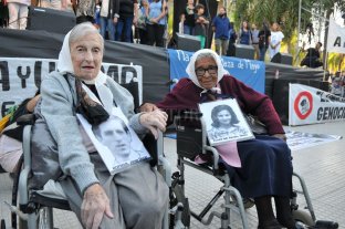 Breve crónica de un homenaje Santa Fe "abrazó" a sus Madres - "Queca" Kofman y Otilia Acuña. Dos símbolos santafesinos de la lucha por los derechos humanos. Santa Fe "abrazó" a sus Madres - "Queca" Kofman y Otilia Acuña. Dos símbolos santafesinos de la lucha por los derechos humanos.