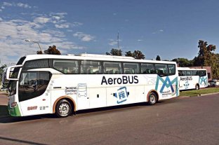 El primer viaje será a las 5.20 Este martes debuta el "Aerobus" que une la Terminal con el Aeropuerto - A tiempo. Casi dos horas antes del vuelo saldrá el colectivo desde la terminal con destino a Sauce Viejo. Recorrido: Terminal - Avenida Alem - 27 de Febrero - Circunvalación - Autopista - Acceso Aeropuerto (paralelo a Ruta 11). Este martes debuta el "Aerobus" que une la Terminal con el Aeropuerto - A tiempo. Casi dos horas antes del vuelo saldrá el colectivo desde la terminal con destino a Sauce Viejo. Recorrido: Terminal - Avenida Alem - 27 de Febrero - Circunvalación - Autopista - Acceso Aeropuerto (paralelo a Ruta 11).
