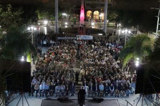 En un acto el Plaza de Mayo Lifschitz presentó las 150 obras de la provincia para la ciudad - El total invertido supera los 9.500 millones de pesos: Comprende obras de infraestructura como desagües, viviendas y pavimento urbano, intervenciones en edificios patrimoniales y culturales, construcción y ampliación de escuelas, entre otras. Lifschitz presentó las 150 obras de la provincia para la ciudad - El total invertido supera los 9.500 millones de pesos: Comprende obras de infraestructura como desagües, viviendas y pavimento urbano, intervenciones en edificios patrimoniales y culturales, construcción y ampliación de escuelas, entre otras.