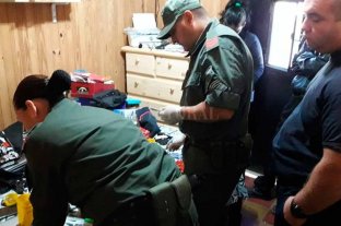 Escándalo Detienen a 24 policías y los acusan de gravísimos delitos - Un momento de los allanamientos que derivaron en la detención de los policías. Detienen a 24 policías y los acusan de gravísimos delitos - Un momento de los allanamientos que derivaron en la detención de los policías.