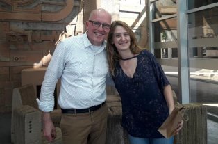 Patrik Honauer "Este edificio no es sólo una caja, es una experiencia" - El visitante junto a la directora provincial de Espacios Culturales, Huaira Basaber Sedlacek. "Este edificio no es sólo una caja, es una experiencia" - El visitante junto a la directora provincial de Espacios Culturales, Huaira Basaber Sedlacek.
