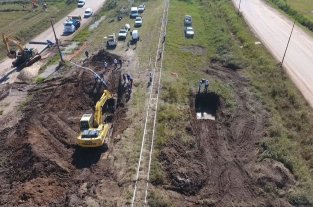 En Santo Tomé fue habilitado en febrero de 2018 En un año ya repararon 4 veces el Acueducto Desvío Arijón - Preocupante. El 8 de abril se informó sobre una pérdida en un segmento de la cañería ubicado por debajo de las vías del ferrocarril, a la altura de Estados Unidos México. Su arreglo demandó varios días y se tuvo que restringir el servicio. En un año ya repararon 4 veces el Acueducto Desvío Arijón - Preocupante. El 8 de abril se informó sobre una pérdida en un segmento de la cañería ubicado por debajo de las vías del ferrocarril, a la altura de Estados Unidos México. Su arreglo demandó varios días y se tuvo que restringir el servicio.