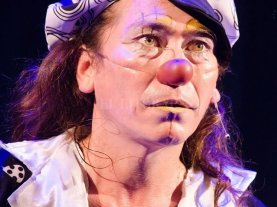 EL FIN DE SEMANA FALLECIÓ FERNANDO "TROMPA" GONZÁLEZ Adiós al capitán de los payasos - El Trompa González caracterizado como payaso, fisonomía bajo la cual será recordado por el público y por los artistas que lo acompañaron en escena. Adiós al capitán de los payasos - El Trompa González caracterizado como payaso, fisonomía bajo la cual será recordado por el público y por los artistas que lo acompañaron en escena.