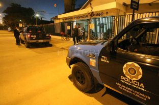 Santa Fe violenta Balearon a un adolescente en la puerta de su casa - Balearon a un adolescente en la puerta de su casa -